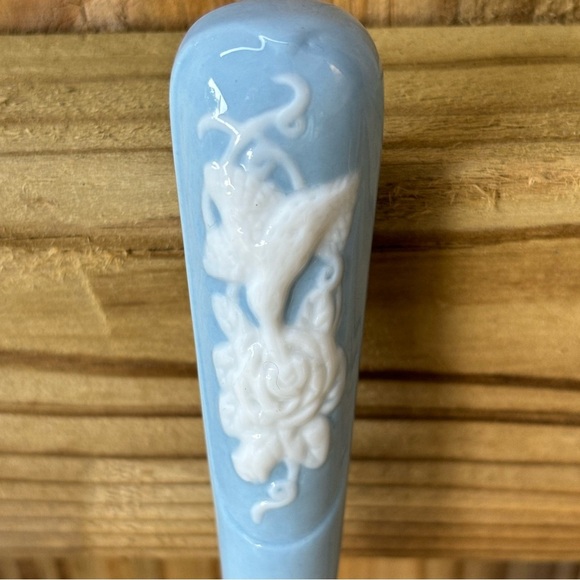 Avon Stainless Bridal Cake Server Hummingbird and Rose Cameo on Blue Handle - Picture 4 of 5